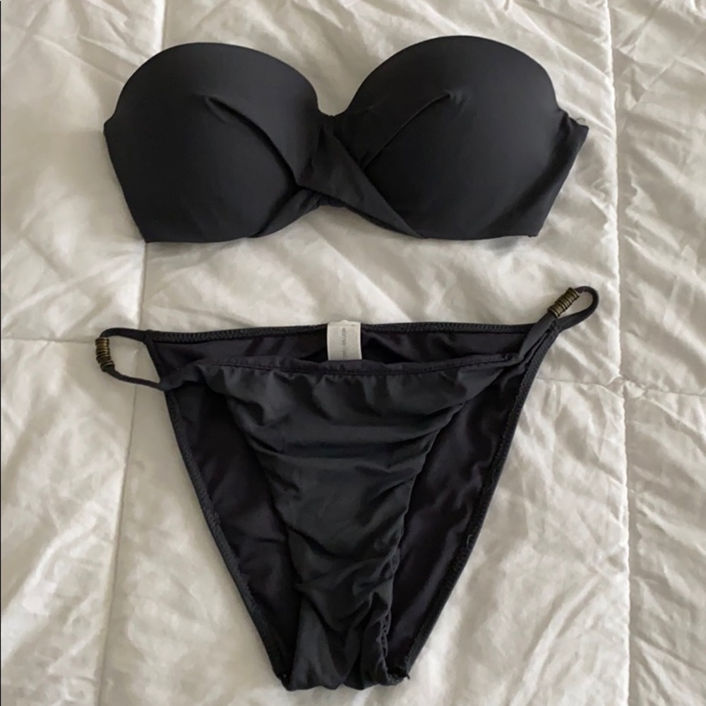 Strapless bikini, with cheeky bottoms